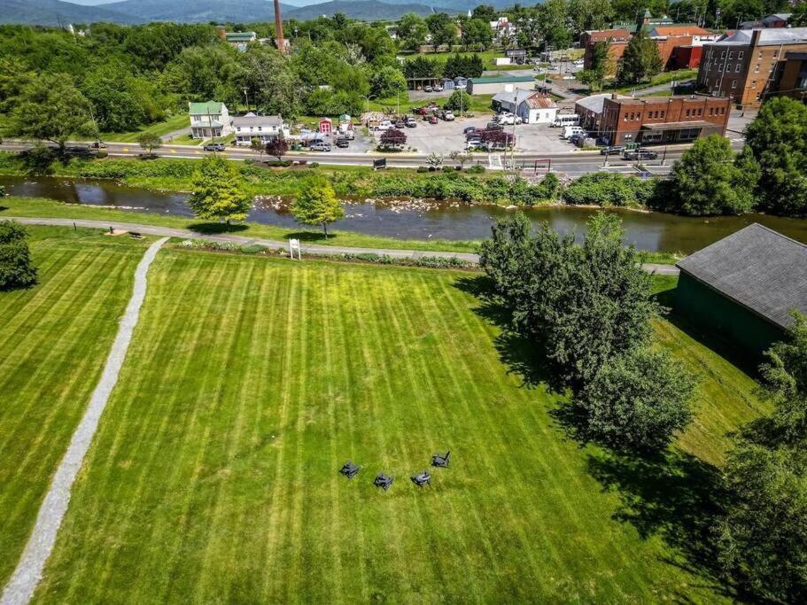 The Legacy Inn Luray Bagian luar foto