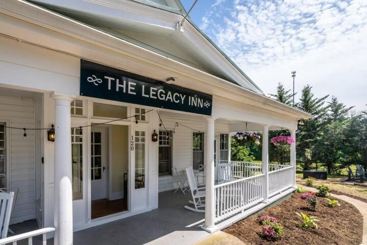 The Legacy Inn Luray Bagian luar foto
