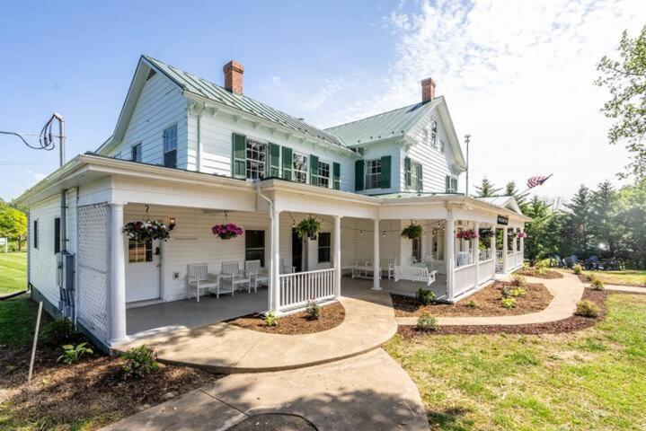 The Legacy Inn Luray Bagian luar foto