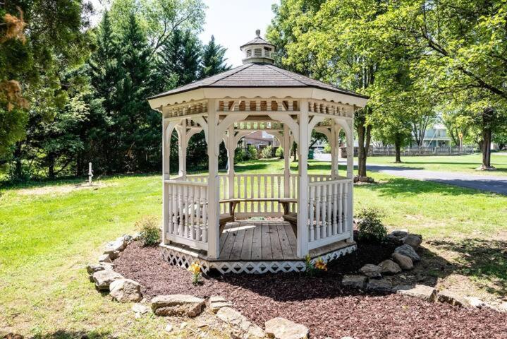 The Legacy Inn Luray Bagian luar foto